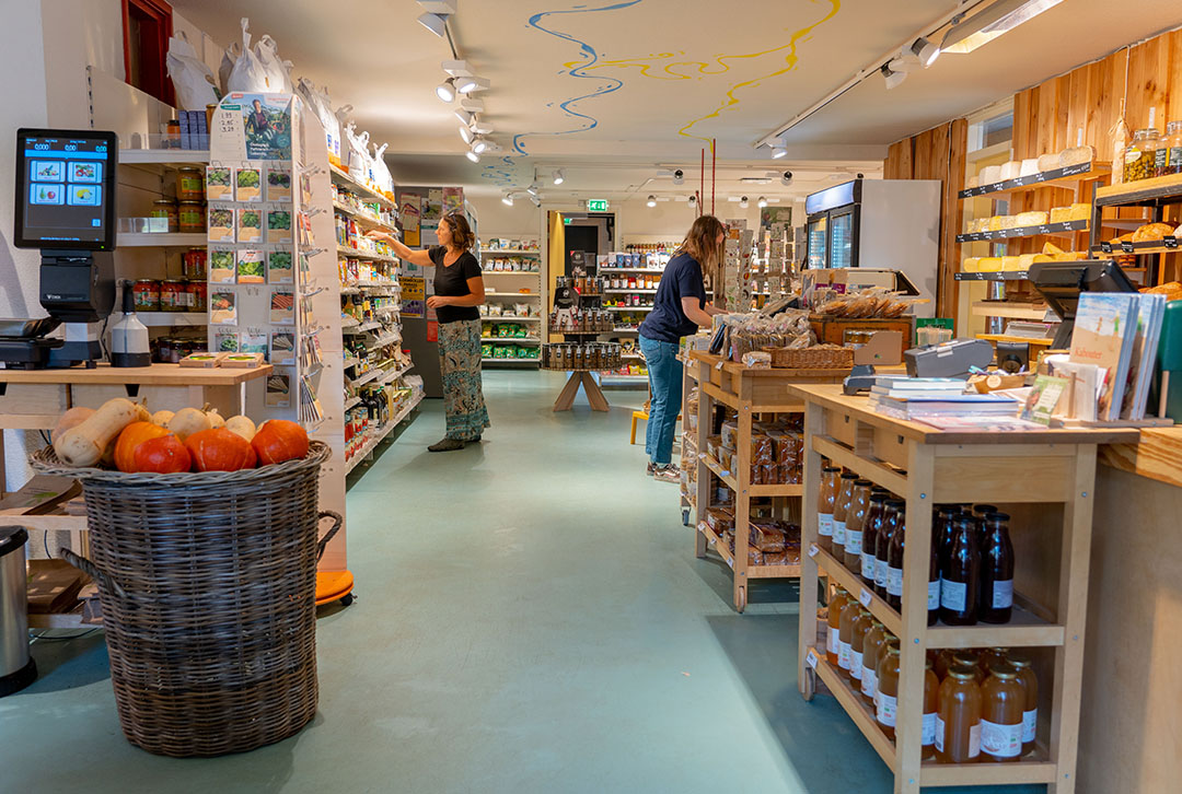 De winkel op het bedrijf is de plaats waar het verhaal achter het bedrijf wordt verteld aan de klant, zo geeft Guus van Imhoff aan. Dat zorgt voor binding en hopelijk voor uitbreiding van de afzet.