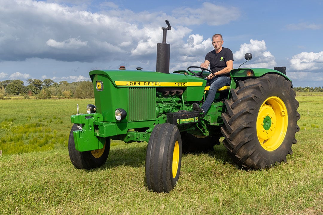 Henko van der Vegt (53) groeide op in Ommen, waar zijn vader een boerenbedrijf met koeien, varkens en kippen had. - Foto's: Koos Groenewold