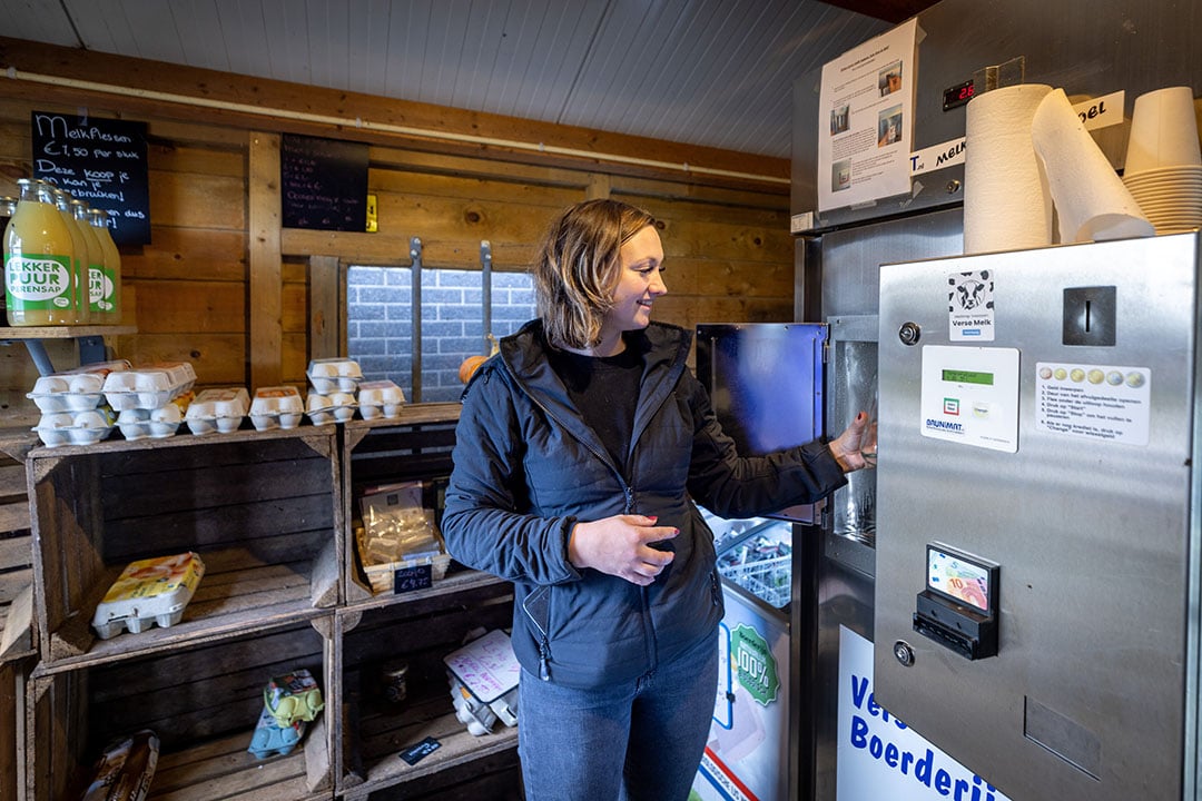 Annabel in de boerderijwinkel: de drijvende commerciële kracht achter Melktap Veessen.
