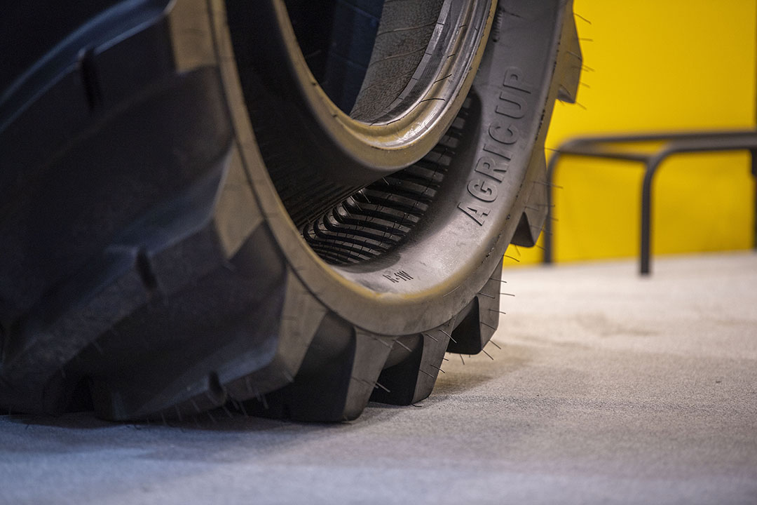 Kenmerkend is de vouw in de wang van de CupWheel-bandrups. Ten opzichte van alle eerdere banden lijkt deze bandrups sterker en degelijker. De vraag is natuurlijk hoe de bandrupsen zich in de praktijk zullen houden.