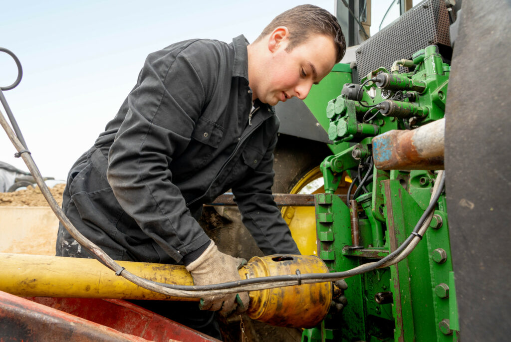 Rick houdt van het werken met koeien, maar hij is ook wel een machineman. Hij zit graag op de trekker en is best technisch.