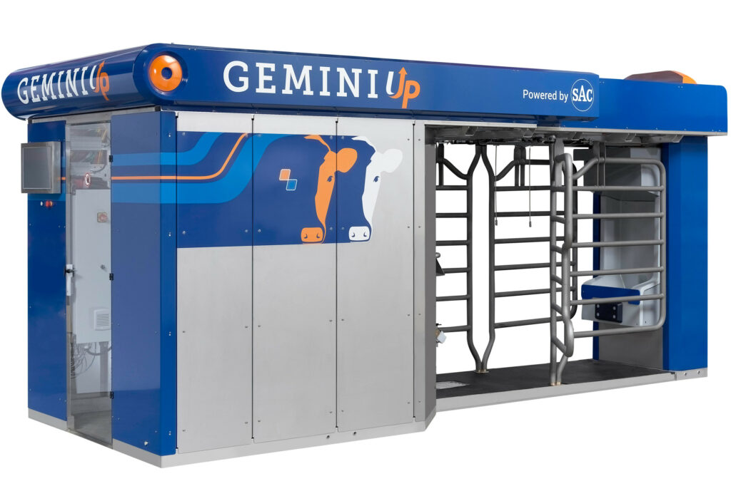Zijaanzicht van een enkele box Gemini UP melkrobot.