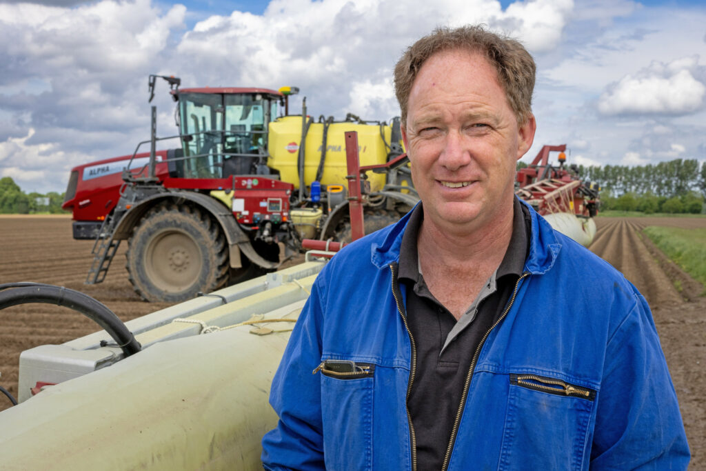 Bas Schiebergen is bedrijfsleider op het akkerbouwbedrijf van de familie Van der Eijk in Numansdorp (Z.-H.) Dit jaar worden er 70 hectare fritesaardappelen geteeld en 6 hectare pootaardappelen. – Foto: Peter Roek