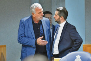 Harm Holman (NSC) en André Flach (SGP) in de Tweede Kamer. Holman (l) en Flach hebben Femke Wiersma gevraagd de voorgenomen verlaging van de premie voor stikstofhoudende gewassen bij de eco-regelingen terug te draaien. Foto: ANP