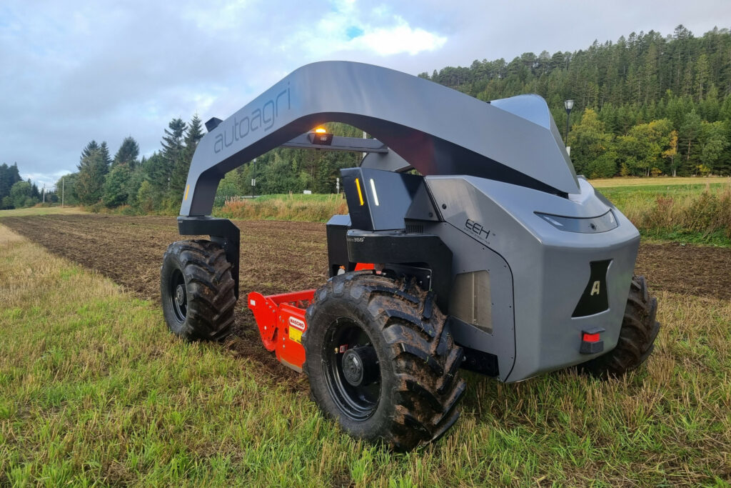 De Auto Agri ICS20 is een Noorse veldrobot die met standaard werktuigen uit de voeten kan, zeer wendbaar is en een laag zwaartepunt heeft voor stabiliteit op hellingen. Waarvoor zou je deze Noor willen beproeven op jouw bedrijf? Foto: NPPL