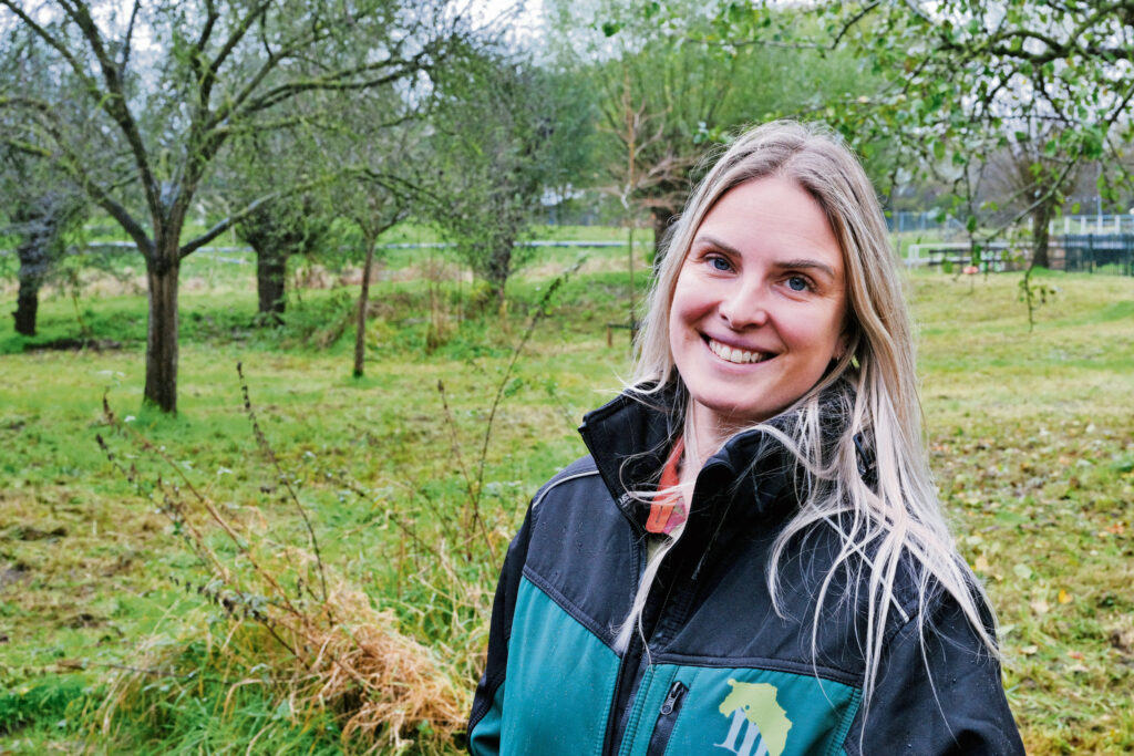 Linda de Theije: “Drinkpoelen hebben geen agrarische functie meer, op veel plekken dreigen ze te verdwijnen. Dat is jammer omdat die poelen belangrijk zijn voor de biodiversiteit.” Foto: Jan Willem van Vliet