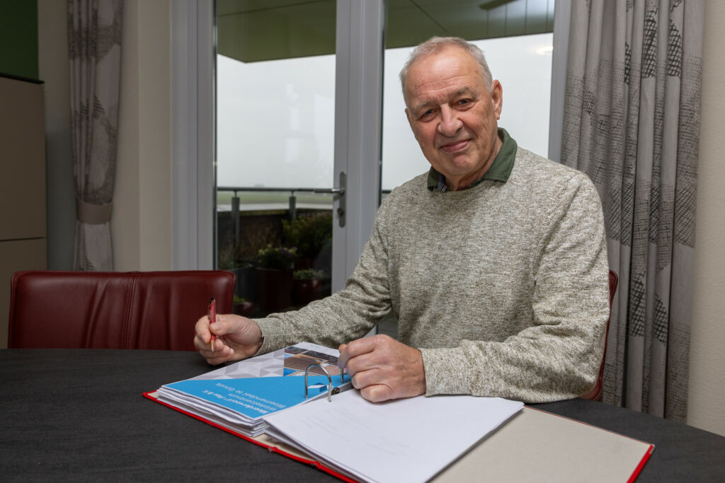 Ike de Jager (69) in Sint Philipsland, Tholen.