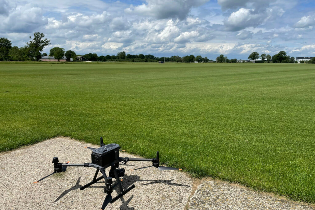 De Cropsaver-drone herkent onkruiden als ridderzuring in grasland, brengt dit in beeld en verwerkt vervolgens de data voor het maken van een taakkaart.