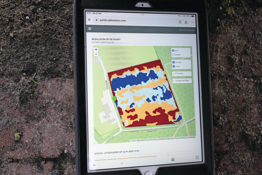 Resultaat van de bodemscan in Holten (Ov.). Direct na het scannen worden de data geanalyseerd en wordt het gescande oppervlak op basis van EC-waarden opgedeeld in vier zones. Foto: Michel Velderman