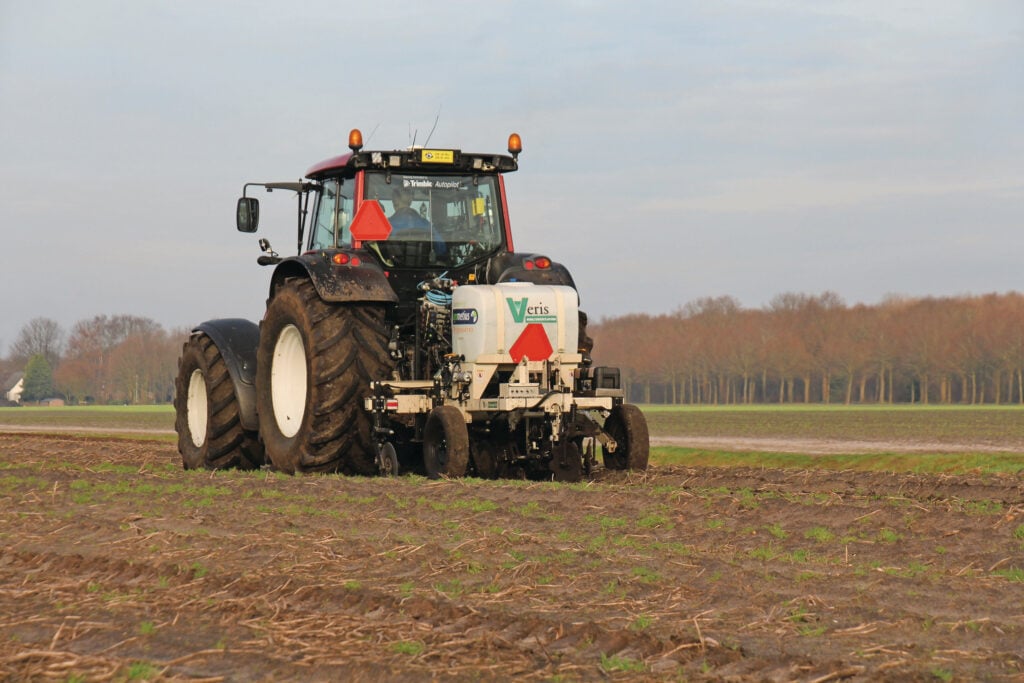 Een foto uit 2014 van een bodemscan in Valthermond (Dr.) met een Veris MSP3 door een van de eerste gebruikers ervan. Vantage Agrometius haalde het apparaat naar Nederland en zette samen met Agrifirm en loonwerkers een bodemscan-adviesservice op. Foto René Koerhuis