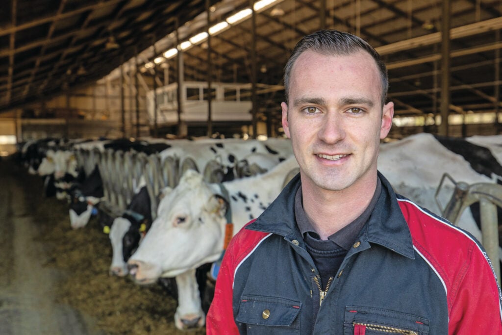 Martin van Beek (24) woont in Breda en heeft met zijn ouders 200 melkkoeien op ongeveer 120 hectare. Daarnaast verhandelt het bedrijf fokvaarzen en dekstieren.