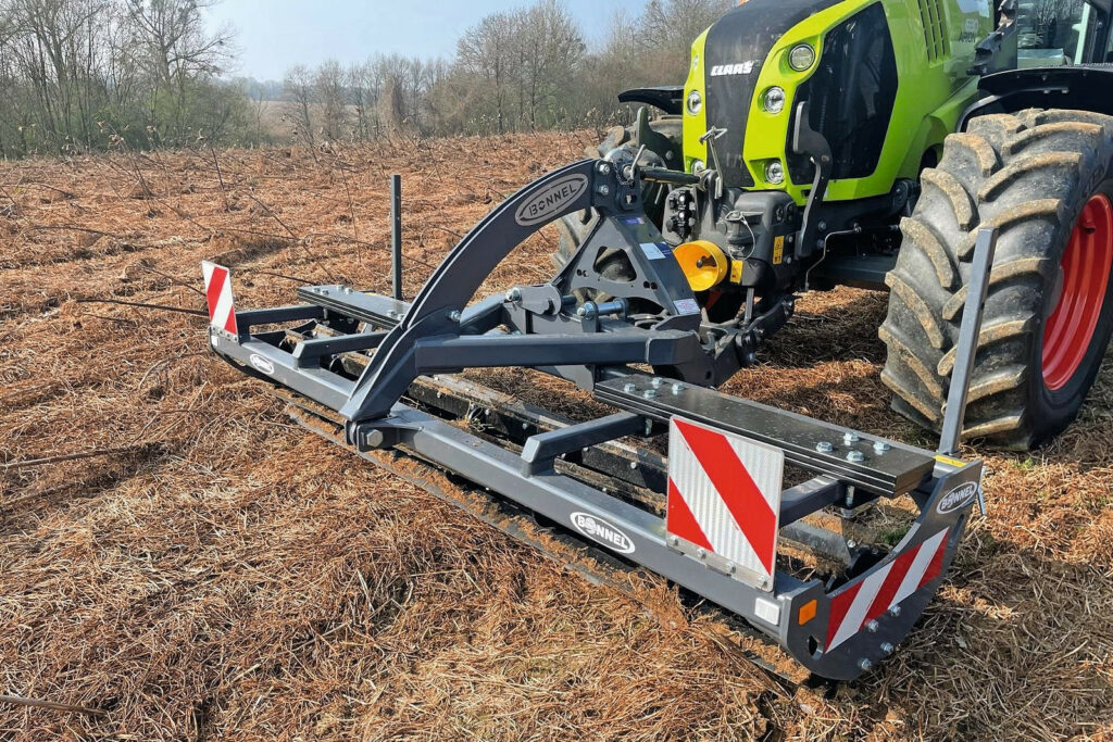 Bij de Sky EasyDrill-directzaaimachine hoort ook een Bonnel Ecorouleau-messenwals om gewasresten of groenbemesters te verkleinen.