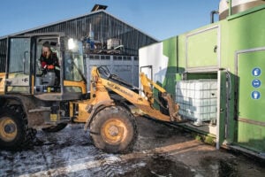 De familie Poppe investeerde zo’n 2 ton in een stikstofstripper; één van de eersten in Nederland. Dat was zeker in die tijd een behoorlijk risico, ook omdat een erkenning van renure als kunstmestvervanger nog ver weg leek. Ze geloofden er vanaf het begin in. Foto: Ronald Hissink