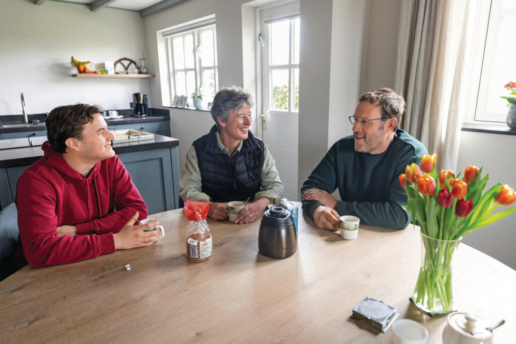 Gijs zit op kamers maar als hij thuis is, werkt hij mee op het bedrijf. Hij verwacht dat hij over vijf jaar bij zijn ouders in de maatschap zit. “Maar dan werk ik ook buiten de deur om ervaring op te doen.”