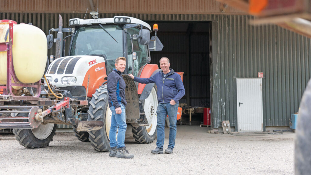 Klaas met zijn vader, met wie hij samen in de vof zit.