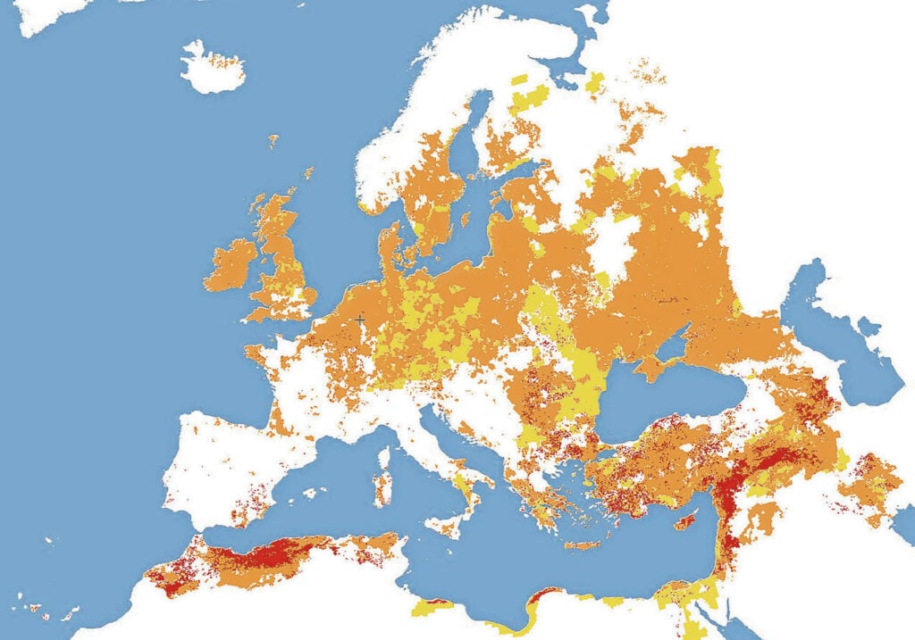 De Europese droogtekaart laat zien waar risico op droogte op landbouwgrond is. Wit betekent normale omstandigheden, geel ‘in de gaten houden’ vanwege een neerslagtekort, oranje staat voor een waarschuwing omdat de bodemvochtigheid minder is dan normaal (meestal in combinatie met een neerslagtekort). Bij rood is de status ‘alert’ omdat planten stressverschijnselen door droogte vertonen, meestal door een combinatie van een geringe bodemvochtigheid en neerslagtekort. Afbeelding: European Drought Observatory