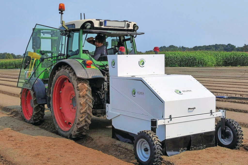 De laserbox weegt 400 kilo en kan gebruikt worden aan een trekker van 60 pk. Het systeem is modulair, waarmee tot maximaal acht laserboxen naast elkaar zijn te gebruiken. Foto: Escarda Technologies