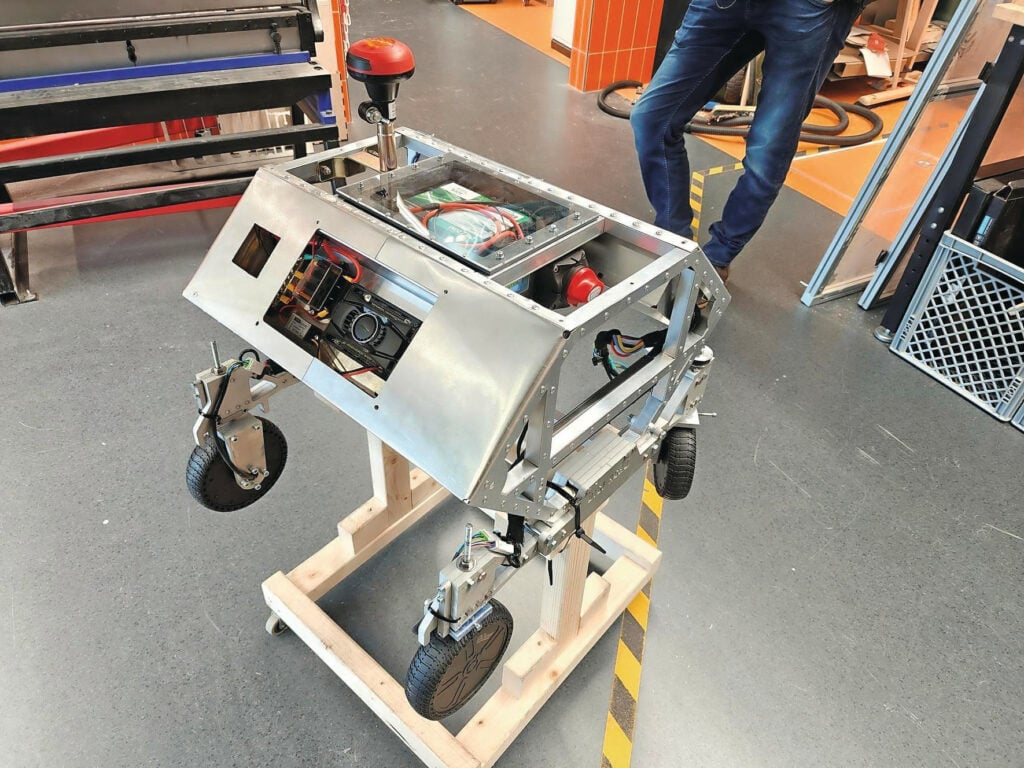 Schaalmodel 1:3 van de Pieperkieker die studenten van de Hanzehogeschool gebruiken om met hun navigatiesoftware te oefenen. Foto: Hanze Hogeschool