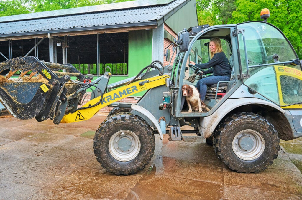 Waar Julia gaat, gaat ook de hond.