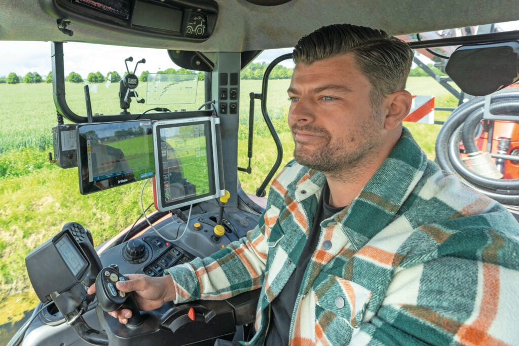 Meerse laat de taakkaarten maken door een extern bedrijf. Hij heeft zich ook wel georiënteerd op het zelf maken van taakkaarten, maar betwijfelt of de kwaliteit van de dronebeelden dan goed genoeg zal zijn.