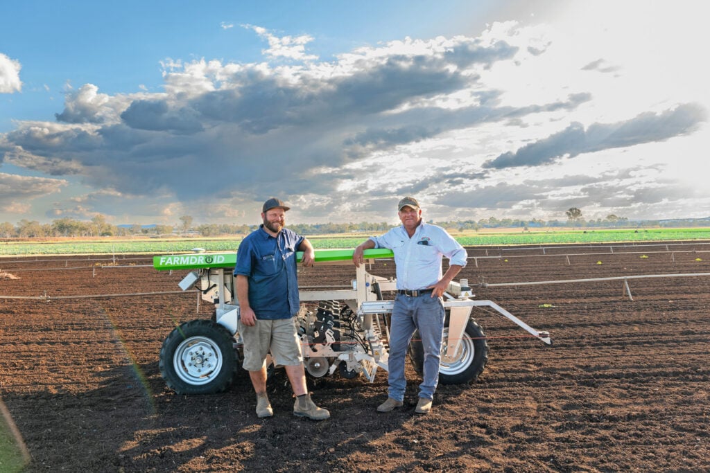 Productiemanager Troy Qualischefski (rechts) en technicus Aaron Jess van Qualipac. Het familiebedrijf in Australië legt zich toe op het telen, verpakken en distribueren van hoogwaardige groenten. Foto’s: Qualipac