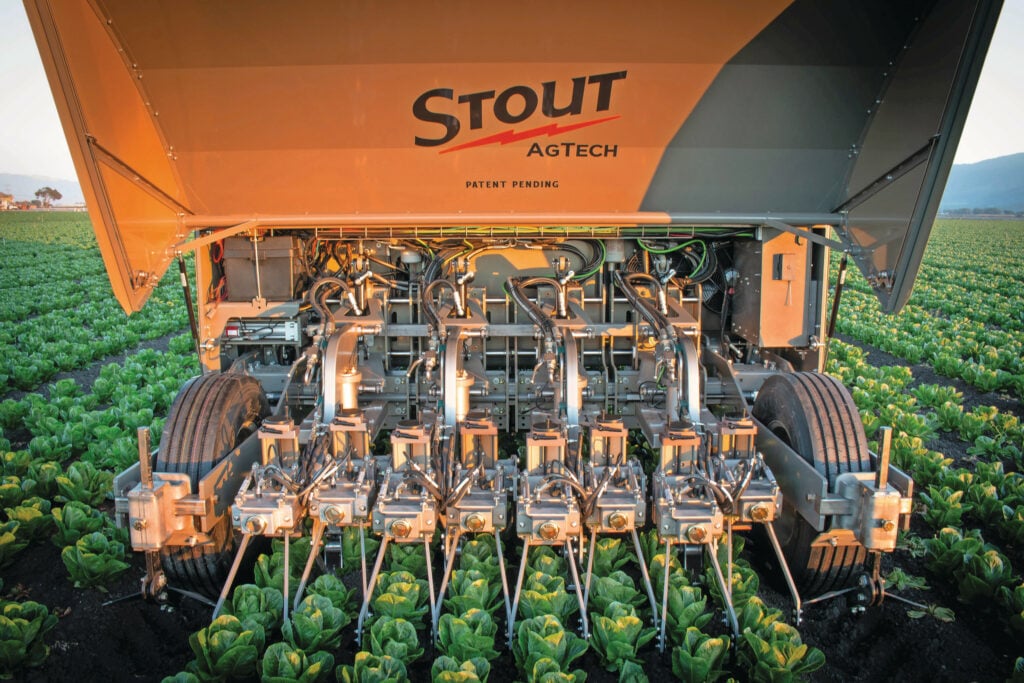De Stout Cultivator heeft inmiddels een goede naam opgebouwd in de markt. CNH Industrial heeft daarom een aandeel van 10% gekocht van Stout Industrial Technology. De Cultivator is degelijk gebouwd, benadrukt ook Troy Qualischefski, manager van Qualipac Produce. “Het is puur een wiedmachine. Hij is tot in perfectie ontworpen, het beste staaltje techniek dat je ooit zult zien op een landbouwmachine. Hij ziet er zo goed uit dat je hem bijna niet op het veld wilt zetten.” Foto: Foto: CNH Industrial