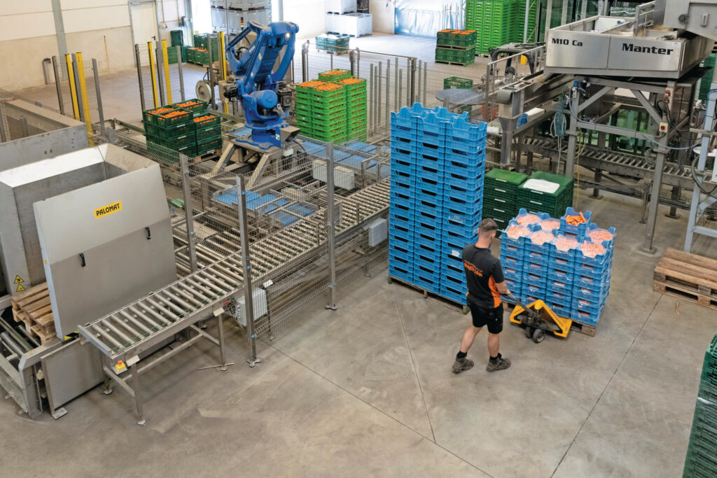 Groentebedrijf Baetsen heeft zich gespecialiseerd in de teelt van knolselderij en wortelen. Producten worden op het bedrijf verwerkt en verpakt. De bedoeling is dat er een high-care unit bij komt voor de verwerking van wortelen maar de behandeling van de vergunningsaanvraag verloopt traag.