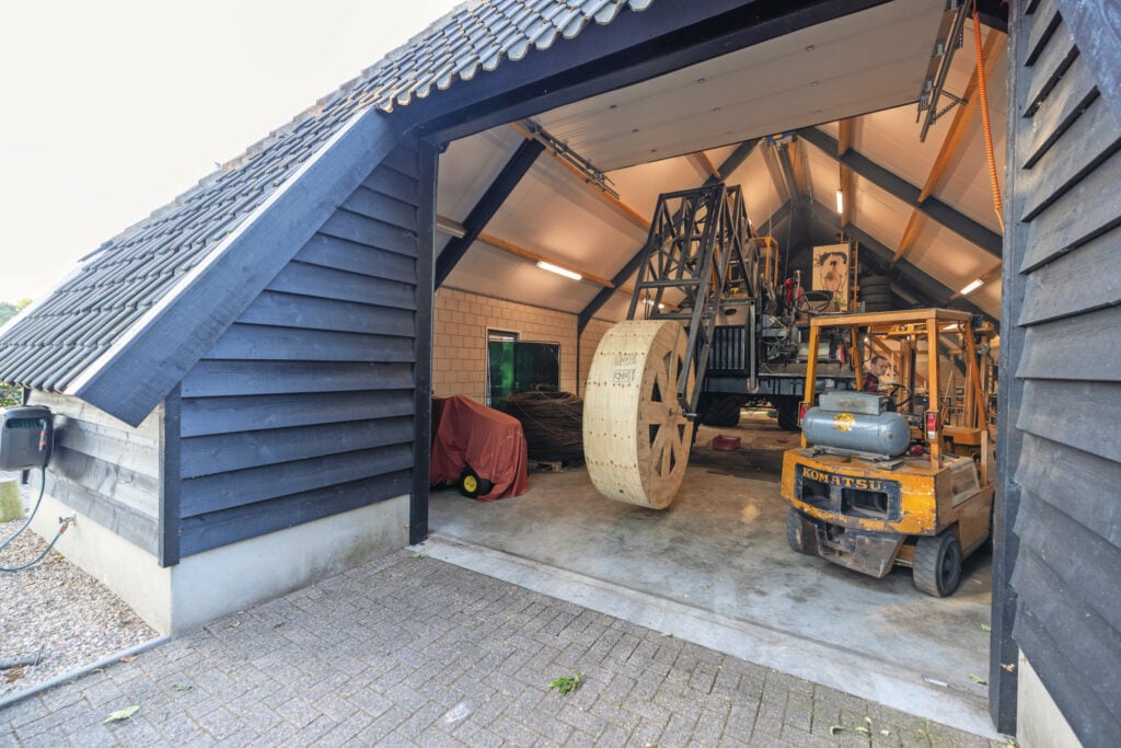 De voorkant van de wagen bevat een groot wiel dat rond kan draaien. Ra-ra-wat wordt het?